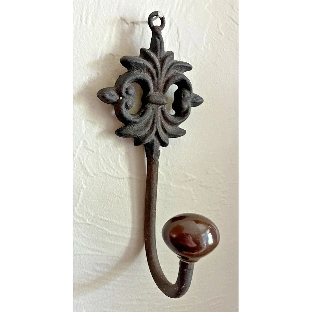 The Unbranded Brand antique vintage